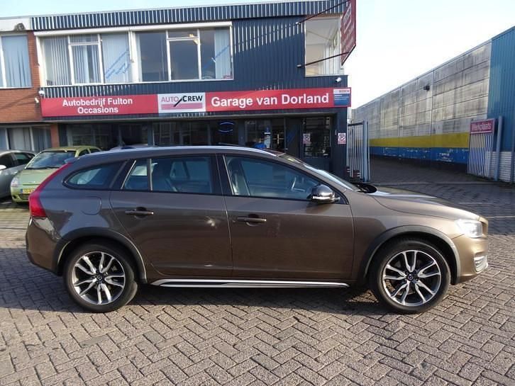 Occasion Volvo V60 CC 190 PK (139 kW) 2016 Bruin Stationwagen