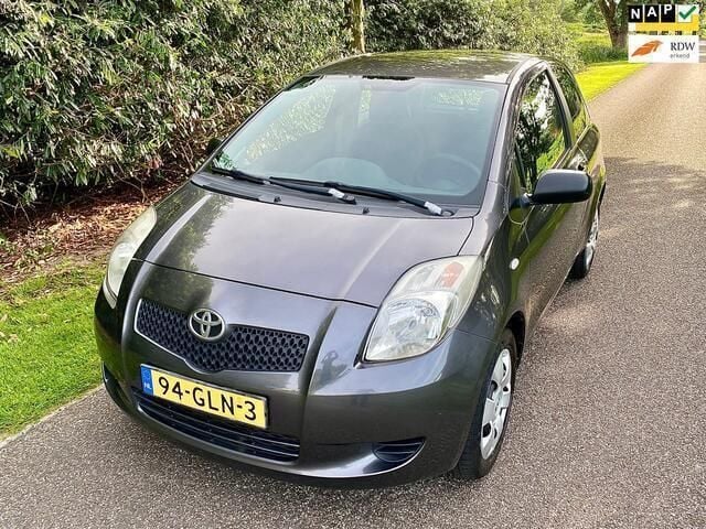 Grijs Gebruikt 2008 Toyota Yaris Terra Hatchback | € 2.699 (Goede deal) - Afbeelding 1/4