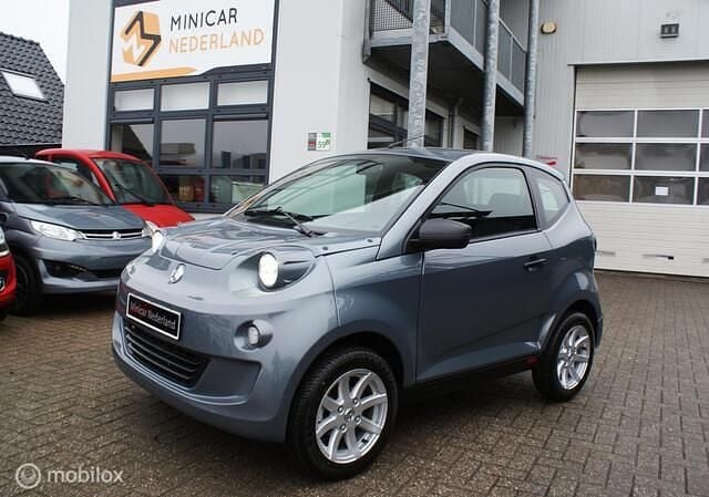 Grijs Nieuw 2025 Aixam eMinauto Hatchback | € 12.450 - Afbeelding 1/4