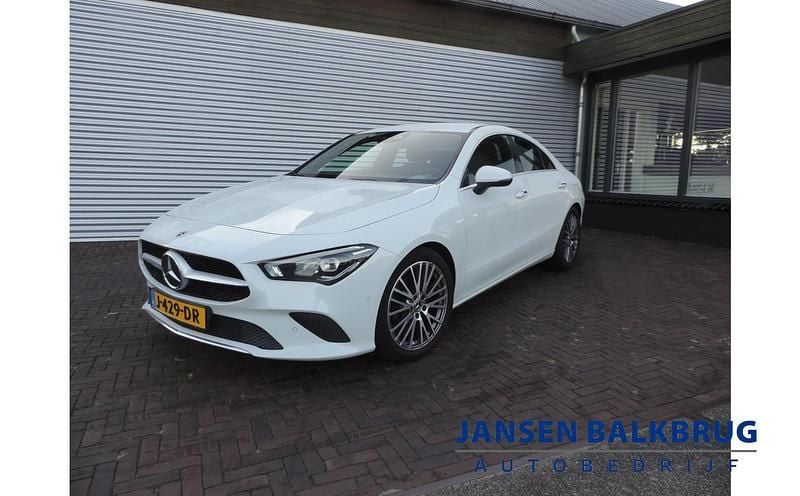 Wit, metallic lak Gebruikt 2020 Mercedes CLA200 Business Sedan | € 22.950 (Super prijs) - Afbeelding 1/4