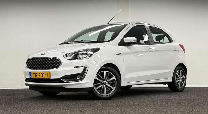 Wit Gebruikt 2018 Ford Ka Trend Hatchback | € 9.995 (Eerlijke prijs) - Afbeelding 1/3