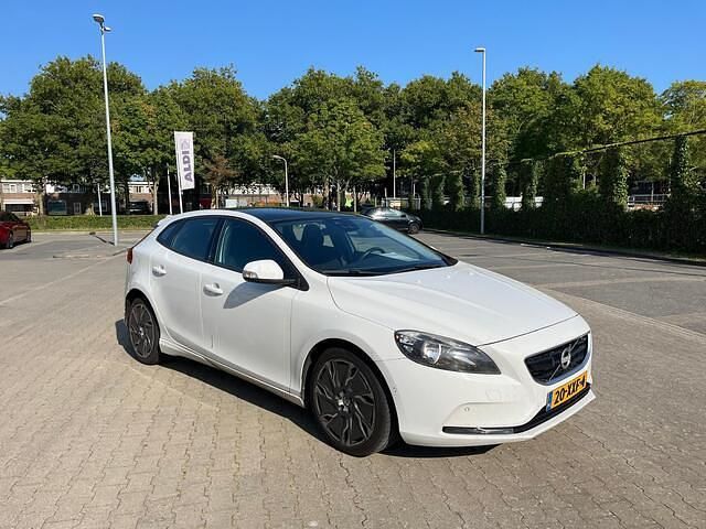 Wit Gebruikt 2012 Volvo V40 Kinetic Stationwagen | € 4.750 (Duur) - Afbeelding 1/4