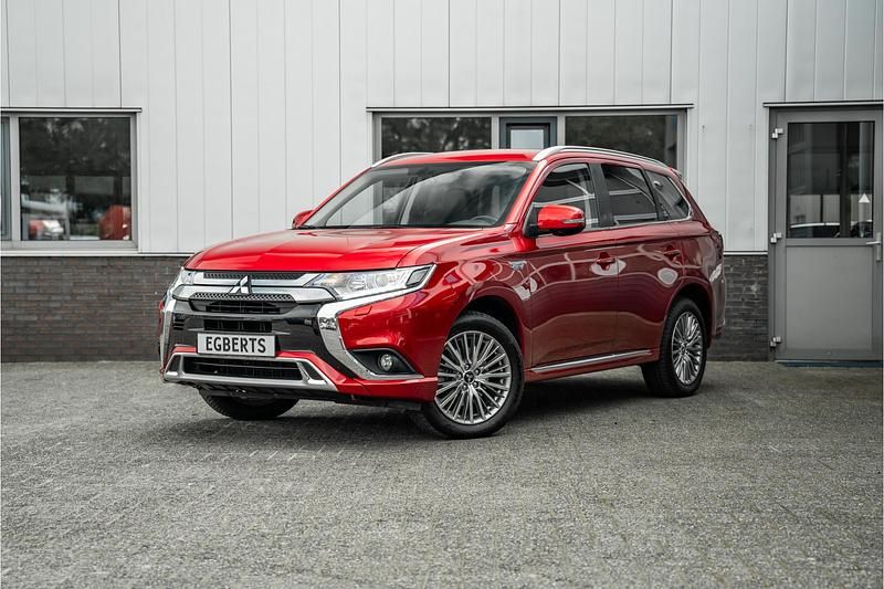 Rood Gebruikt 2020 Mitsubishi Outlander P-HEV Intense SUV | € 20.750 (Goede deal) - Afbeelding 1/4