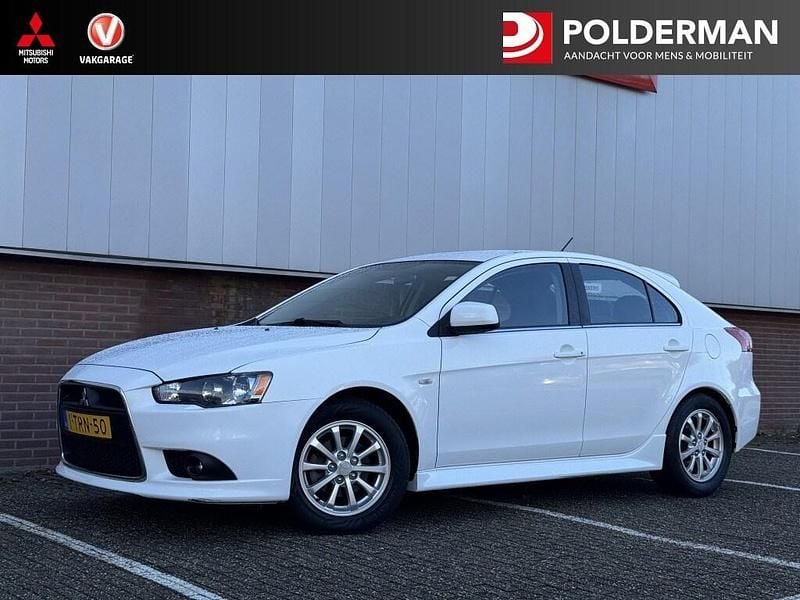 Wit Gebruikt 2014 Mitsubishi Lancer Sportback Edition Hatchback | € 7.950 (Goede deal) - Afbeelding 1/4