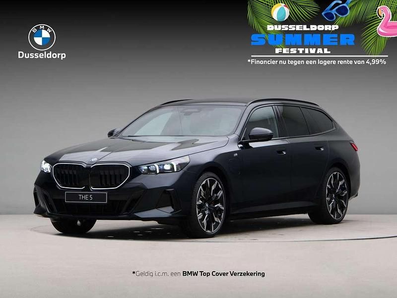 Grijs, metallic lak Nieuw 2025 BMW 530e Comfort Edition Stationwagen | € 102.049 - Afbeelding 1/4