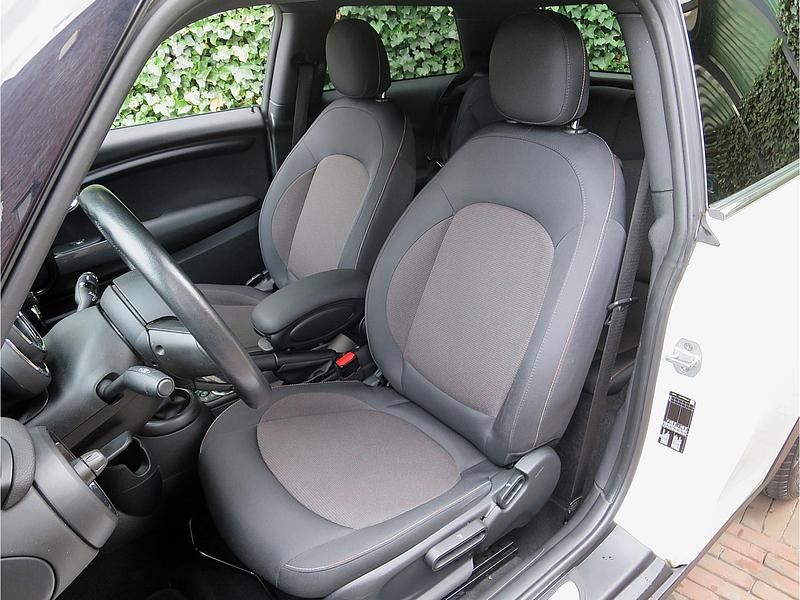 Occasion Mini Cooper Salt 102 PK (75 kW) 2018 Wit Hatchback