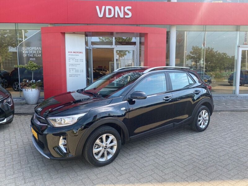 Zwart Gebruikt 2022 Kia Stonic SUV | € 21.945 (Duur) - Afbeelding 1/4