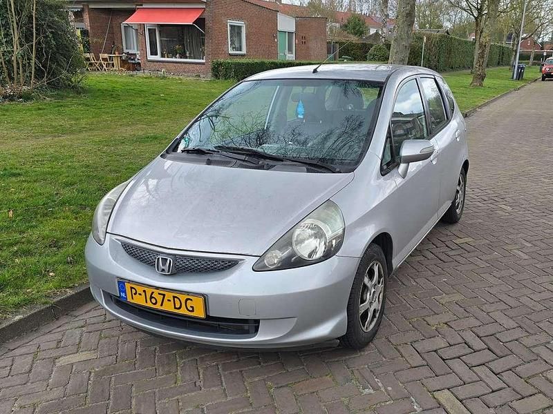 Grijs Gebruikt 2008 Honda Jazz LS Hatchback | € 3.000 (Eerlijke prijs) - Afbeelding 1/4