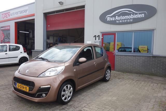 Bruin Gebruikt 2013 Peugeot 107 Active Hatchback | € 3.950 (Eerlijke prijs) - Afbeelding 1/4
