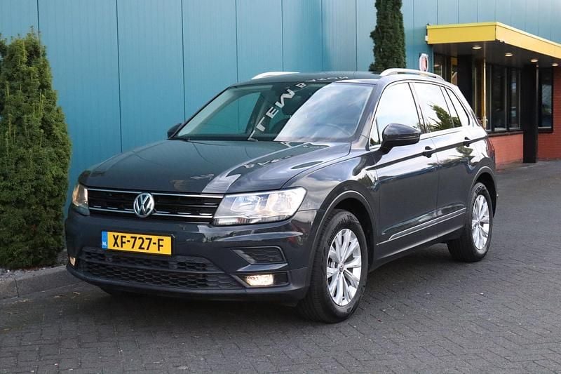 Grijs Occasion 2019 VW Tiguan Comfortline SUV | € 20.850 (Goede deal) - Afbeelding 1/4