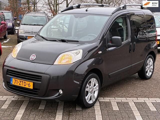Zwart (metallic) Occasion 2013 Fiat Qubo Dynamic MPV | € 6.750 (Eerlijke prijs) - Afbeelding 1/4
