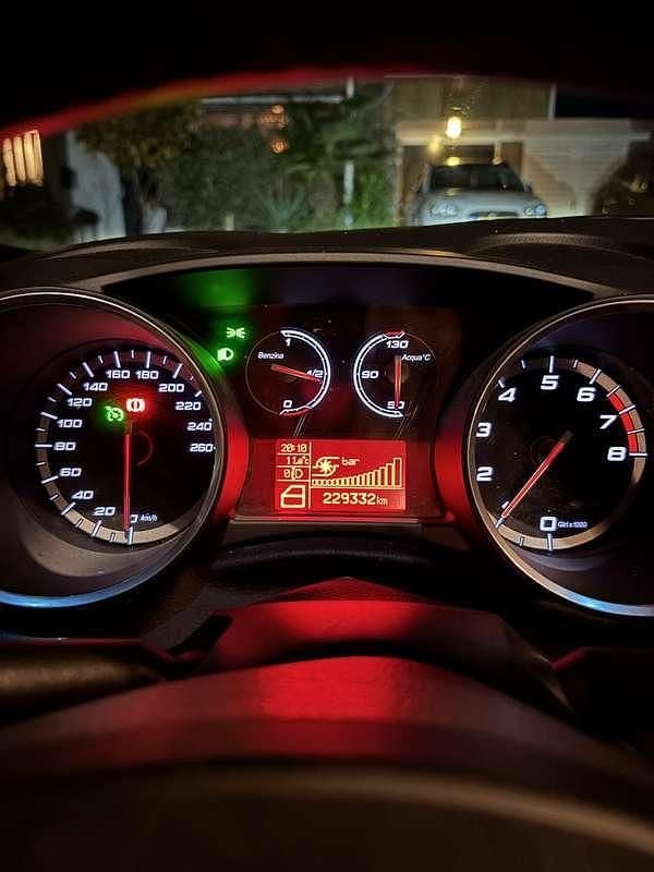 Wit Gebruikt 2012 Alfa Romeo Giulietta Distinctive MPV | € 6.000 (Eerlijke prijs) - Afbeelding 1/4