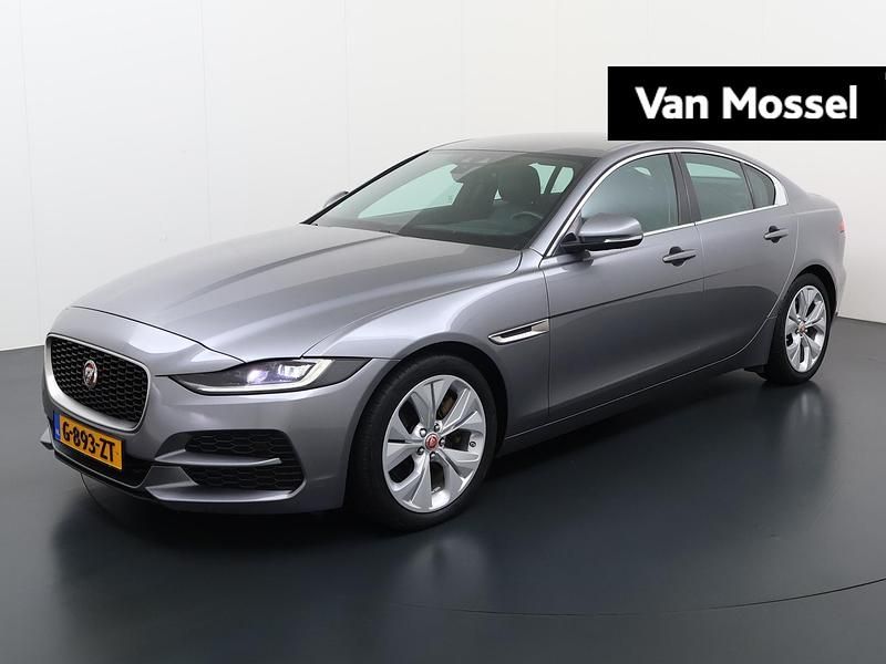 Grijs Gebruikt 2020 Jaguar XE SE Sedan | € 29.740 (Eerlijke prijs) - Afbeelding 1/4