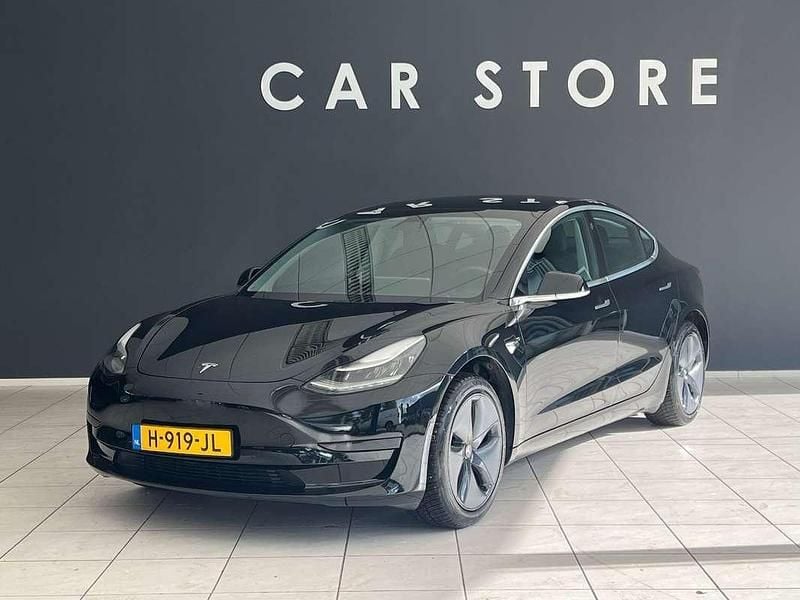 Zwart Gebruikt 2020 Tesla Model 3 Standard Range Sedan | € 18.845 (Eerlijke prijs) - Afbeelding 1/4