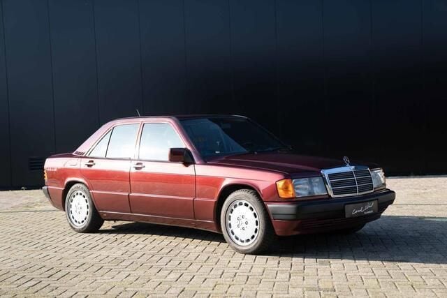 Rood Gebruikt 1992 Mercedes 190 Avantgarde Sedan | € 14.250 - Afbeelding 1/4