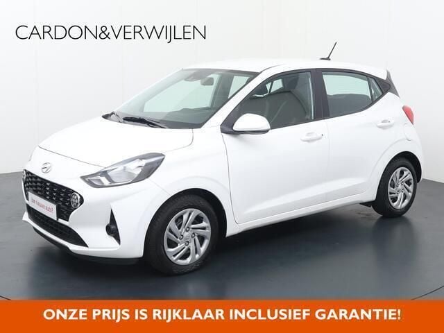 Wit Gebruikt 2023 Hyundai i10 Comfort Hatchback | € 12.940 (Goede deal) - Afbeelding 1/4