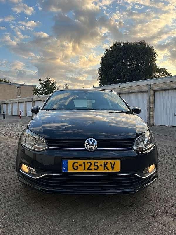 Zwart Gebruikt 2014 VW Polo Highline Hatchback | € 8.950 (Eerlijke prijs) - Afbeelding 1/4