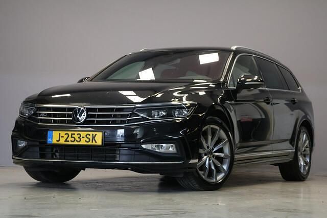 Zwart Gebruikt 2020 VW Passat Business+ Stationwagen | € 24.345 (Eerlijke prijs) - Afbeelding 1/4