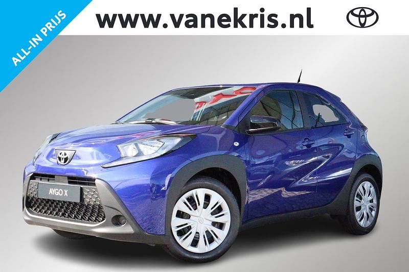 Blauw, metallic lak Nieuw 2025 Toyota Aygo Play Hatchback | € 21.090 (Eerlijke prijs) - Afbeelding 1/4