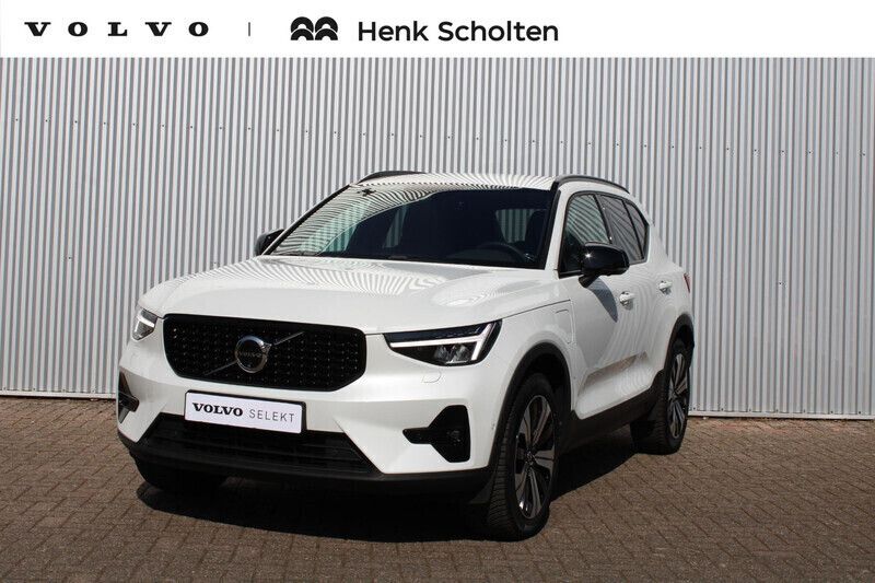 Wit Gebruikt 2022 Volvo XC40 Plus SUV | € 43.750 (Iets duurder) - Afbeelding 1/4