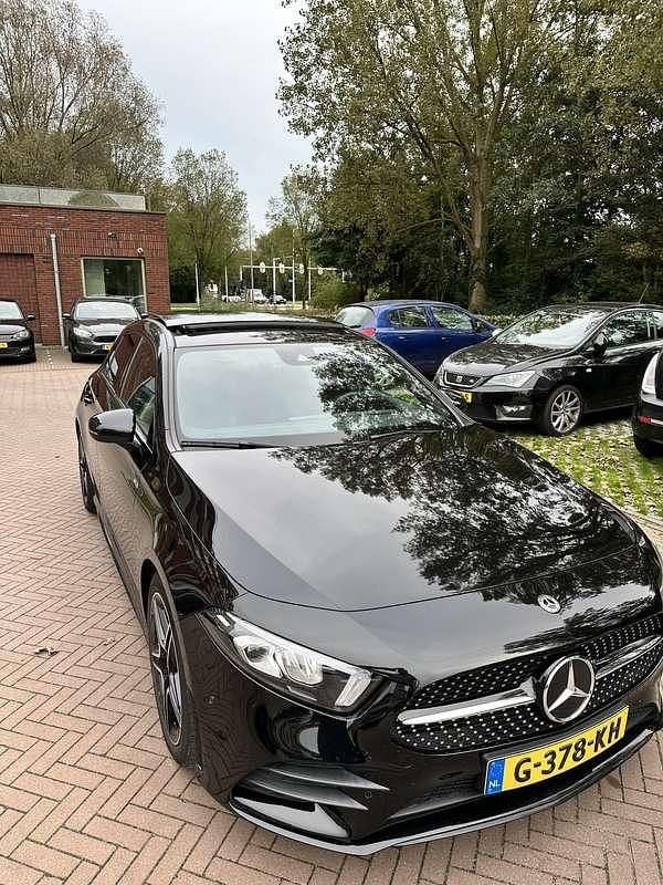 Zwart Gebruikt 2019 Mercedes A180 AMG Stationwagen | € 21.500 (Goede deal) - Afbeelding 1/4