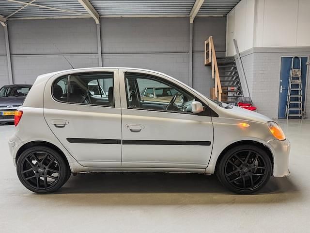 Occasion Toyota Yaris 87 PK (63 kW) 2006 Grijs Hatchback