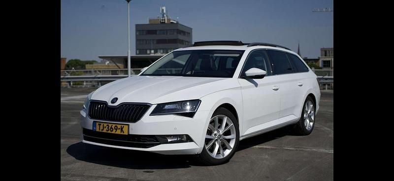 Gebruikt 2017 Skoda Superb SportLine Stationwagen | € 12.750 (Goede deal) - Afbeelding 1/4