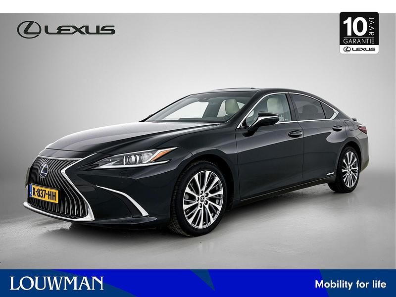 Zwart Gebruikt 2020 Lexus ES300H Luxury Line Sedan | € 38.450 (Eerlijke prijs) - Afbeelding 1/4