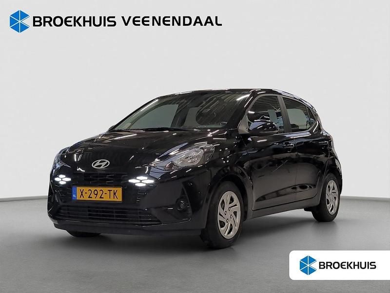 Zwart Gebruikt 2024 Hyundai i10 Comfort Hatchback | € 14.900 (Goede deal) - Afbeelding 1/4