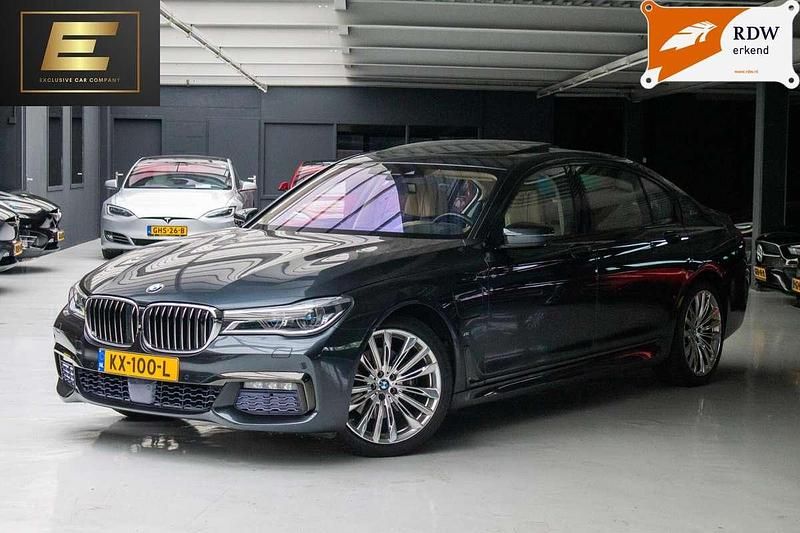 Grijs, metallic lak Gebruikt 2016 BMW 740 Executive Sedan | € 31.950 (Eerlijke prijs) - Afbeelding 1/4