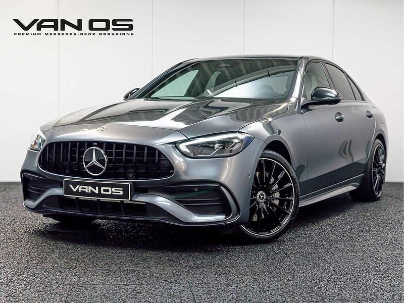 Grijs Gebruikt 2024 Mercedes C300e AMG line Sedan | € 54.995 (Iets duurder) - Afbeelding 1/4