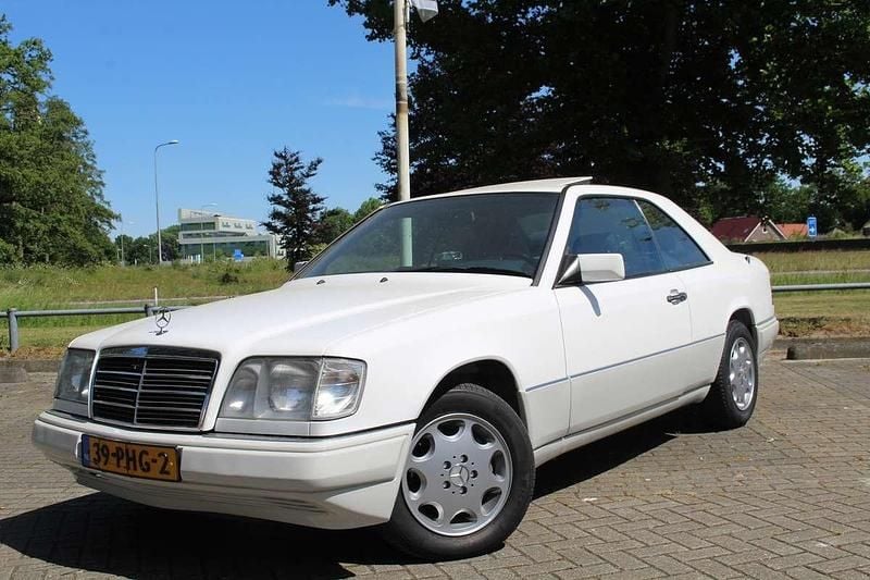 Wit Gebruikt 1994 Mercedes E220 Elegance Coupé | € 14.500 - Afbeelding 1/4