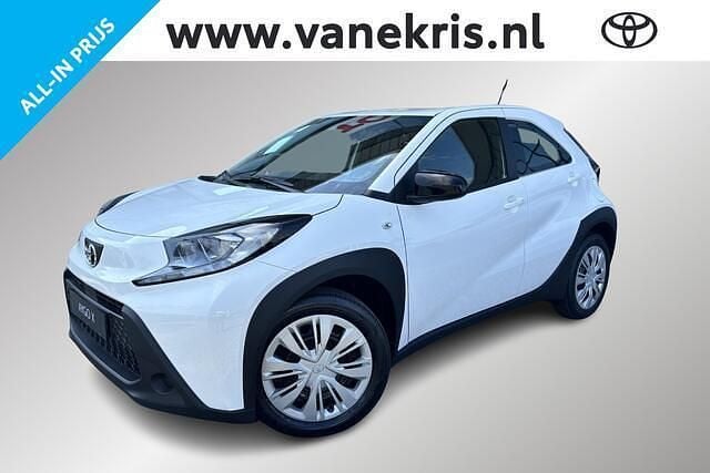 Wit Nieuw 2025 Toyota Aygo Play Hatchback | € 20.495 (Goede deal) - Afbeelding 1/4
