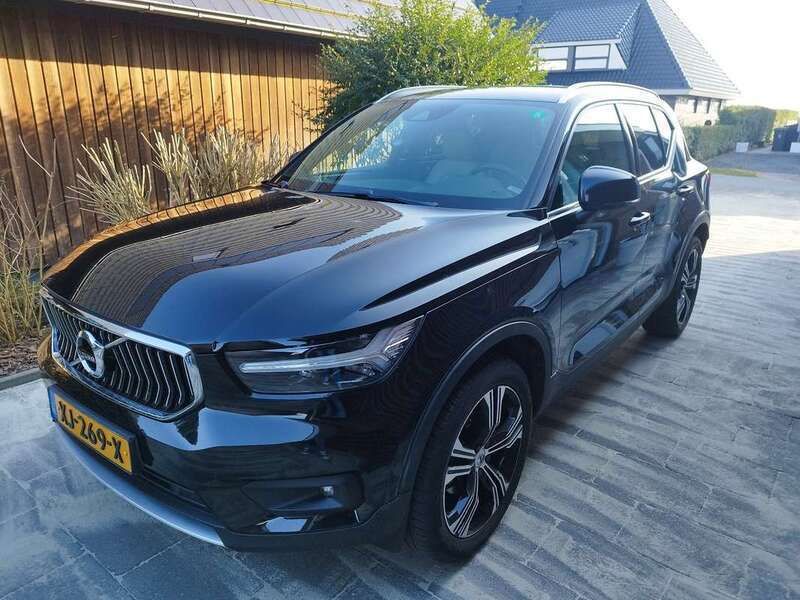 Zwart Gebruikt 2019 Volvo XC40 Inscription SUV | € 24.000 (Iets duurder) - Afbeelding 1/4