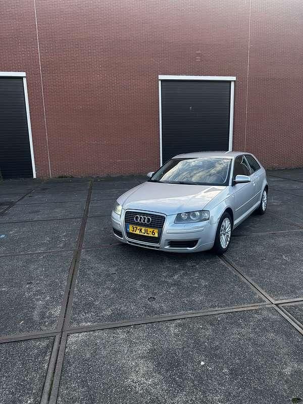 Grijs Gebruikt 2006 Audi A3 Hatchback | € 2.199 (Eerlijke prijs) - Afbeelding 1/4