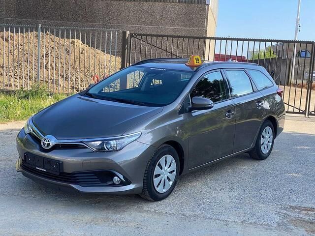 Grijs Occasion 2018 Toyota Auris Active Stationwagen | € 9.950 - Afbeelding 1/4