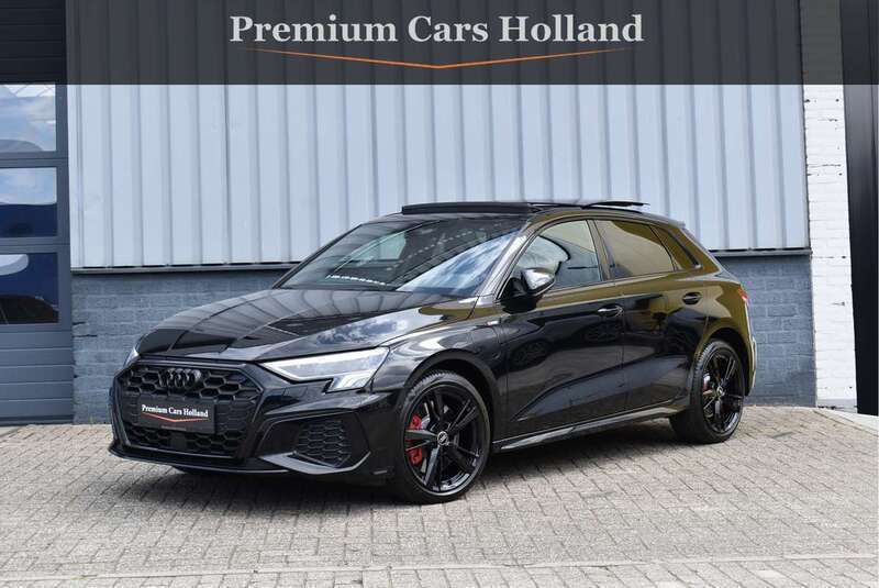 Zwart, metallic lak Gebruikt 2022 Audi A3 Sportback Competition Hatchback | € 33.950 (Eerlijke prijs) - Afbeelding 1/4