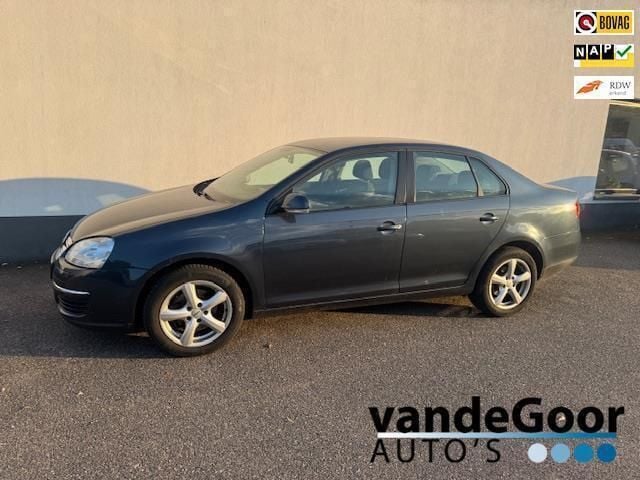 Grijs Gebruikt 2008 VW Jetta Trendline Sedan | € 2.950 (Goede deal) - Afbeelding 1/4