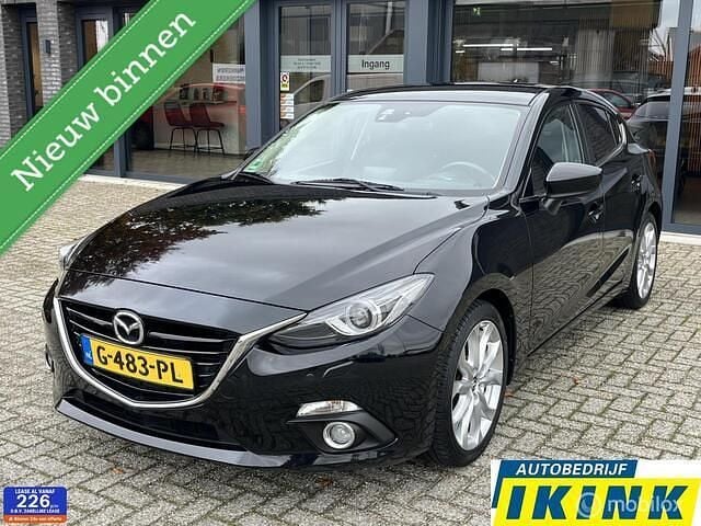 Zwart Gebruikt 2015 Mazda 3 Hatchback | € 13.950 (Eerlijke prijs) - Afbeelding 1/4