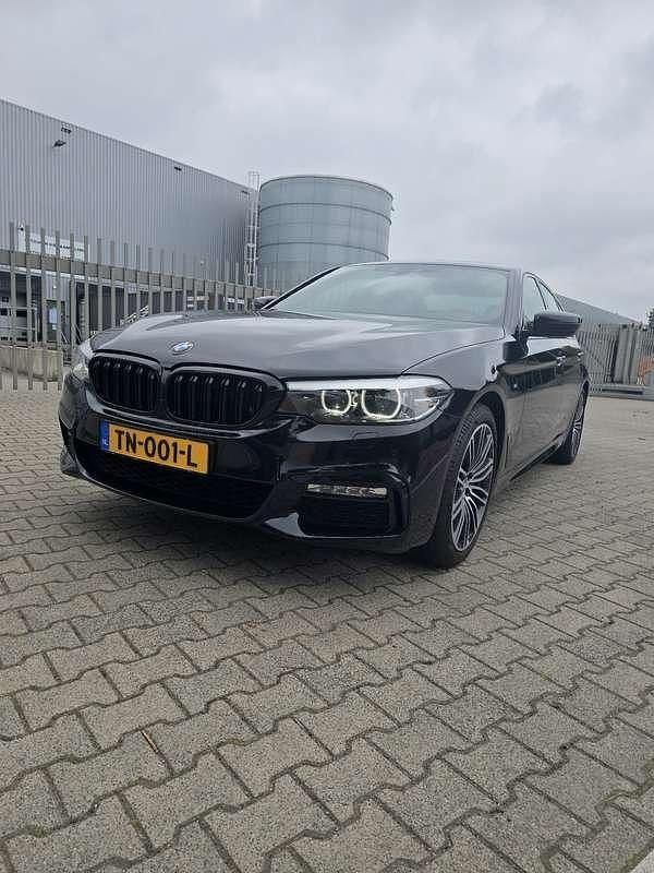 Zwart Gebruikt 2017 BMW 530 Sedan | € 29.450 (Iets duurder) - Afbeelding 1/4