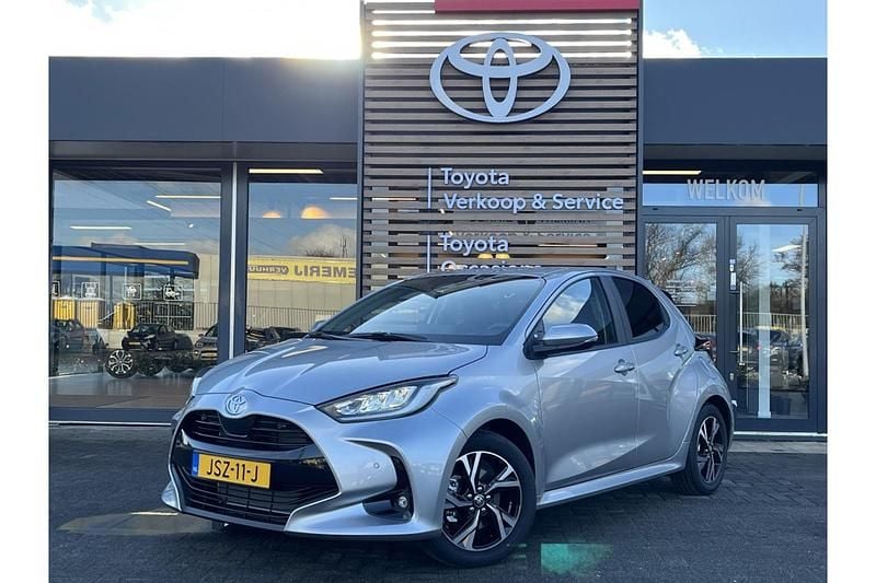 Grijs Nieuw 2026 Toyota Yaris Hybrid Hatchback | € 33.285 - Afbeelding 1/1