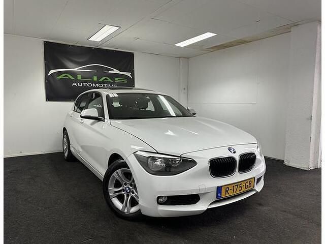 Wit Gebruikt 2012 BMW 114 Hatchback | € 7.495 (Eerlijke prijs) - Afbeelding 1/4