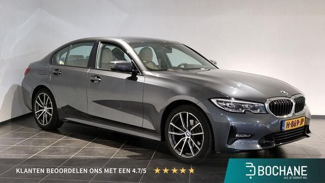 Grijs, metallic lak Gebruikt 2020 BMW 320 Executive Sedan | € 29.945 (Eerlijke prijs) - Afbeelding 1/4