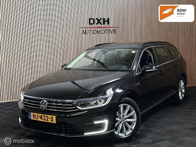 Zwart Gebruikt 2015 VW Passat GTE Stationwagen | € 16.940 (Eerlijke prijs) - Afbeelding 1/4