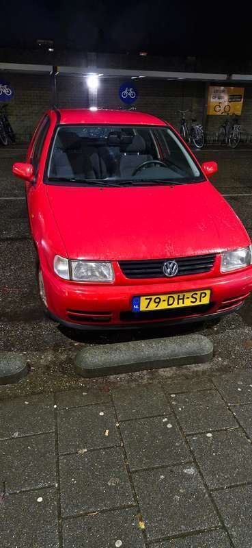 Rood Gebruikt 1999 VW Polo Hatchback | € 850 - Afbeelding 1/1