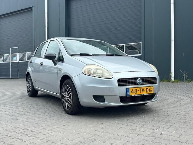 Grijs Gebruikt 2007 Fiat Grande Punto Active Hatchback | € 999 (Goede deal) - Afbeelding 1/4