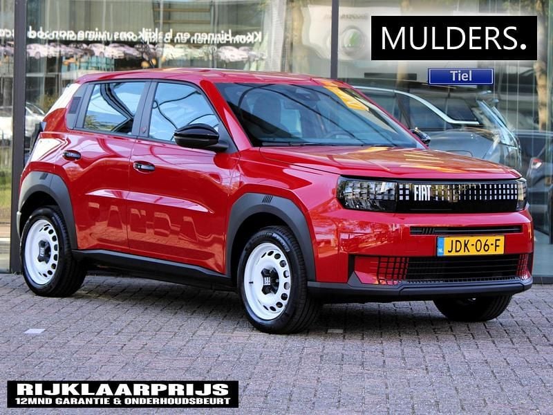 Rood Nieuw 2025 Fiat Grande Panda Red Hatchback | € 22.840 (Goede deal) - Afbeelding 1/4