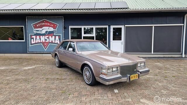 Beige Gebruikt 1982 Cadillac Seville Sedan | € 9.950 - Afbeelding 1/4
