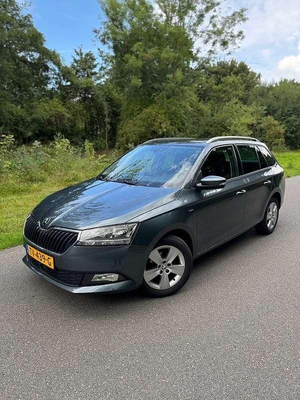 Grijs Gebruikt 2018 Skoda Fabia Clever Stationwagen | € 9.950 (Eerlijke prijs) - Afbeelding 1/4