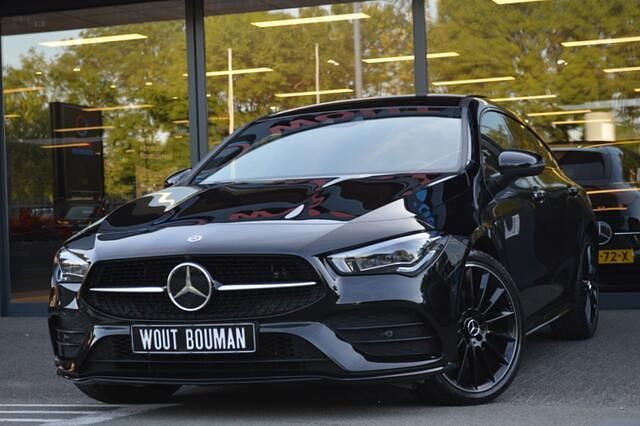 Zwart Gebruikt 2021 Mercedes CLA250 Shooting Brake AMG Stationwagen | € 32.900 (Iets duurder) - Afbeelding 1/4